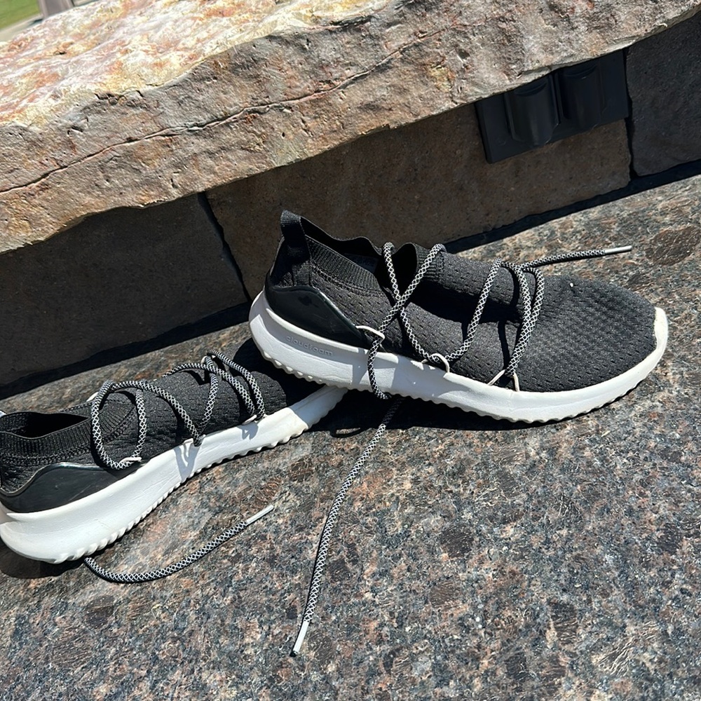 Adidas black athletic causal shoes size 8.5 in woman’s